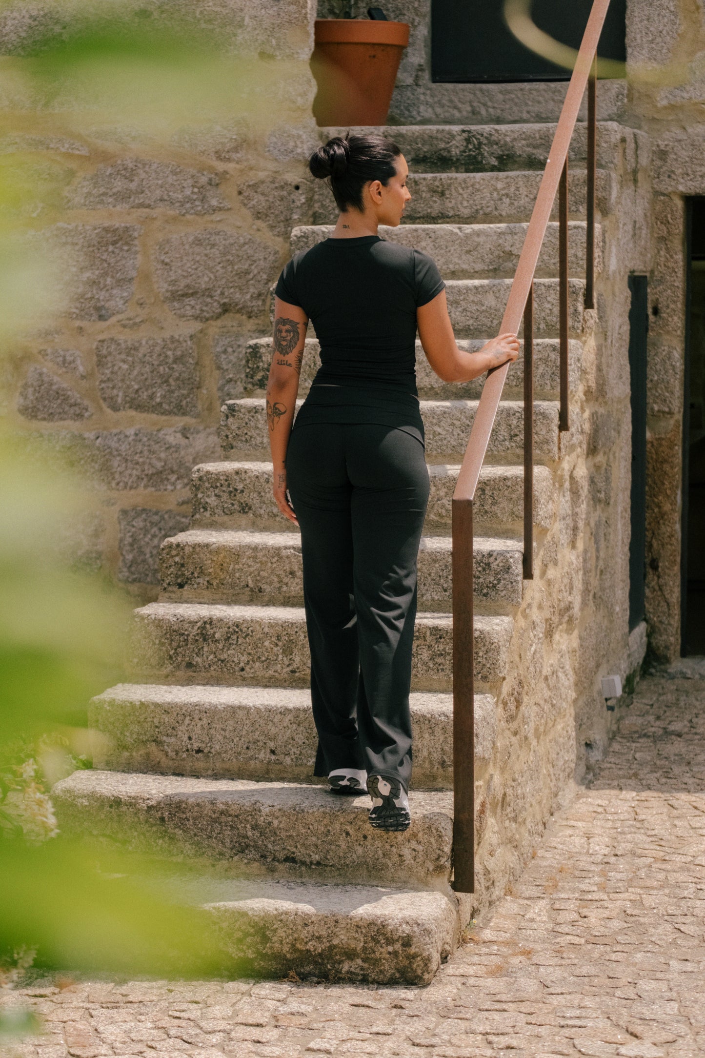 Black - Shaping short sleeve top